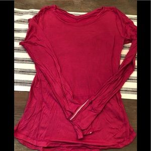 Lululemon long sleeve tee fits like an 8